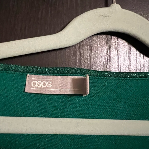 One sleeeve ASOS green metallic top - Picture 2 of 3